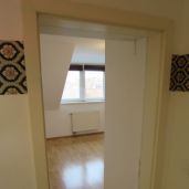 Blick vom Flur ins Schlafzimmer